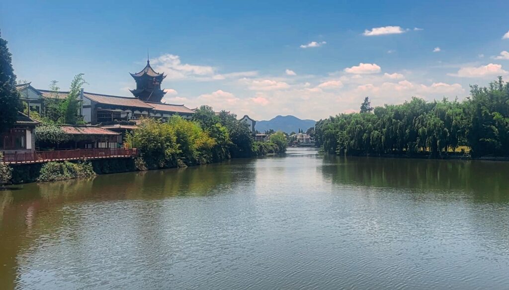 Кунмин в Китай - Зеленото езеро провинция Юнан