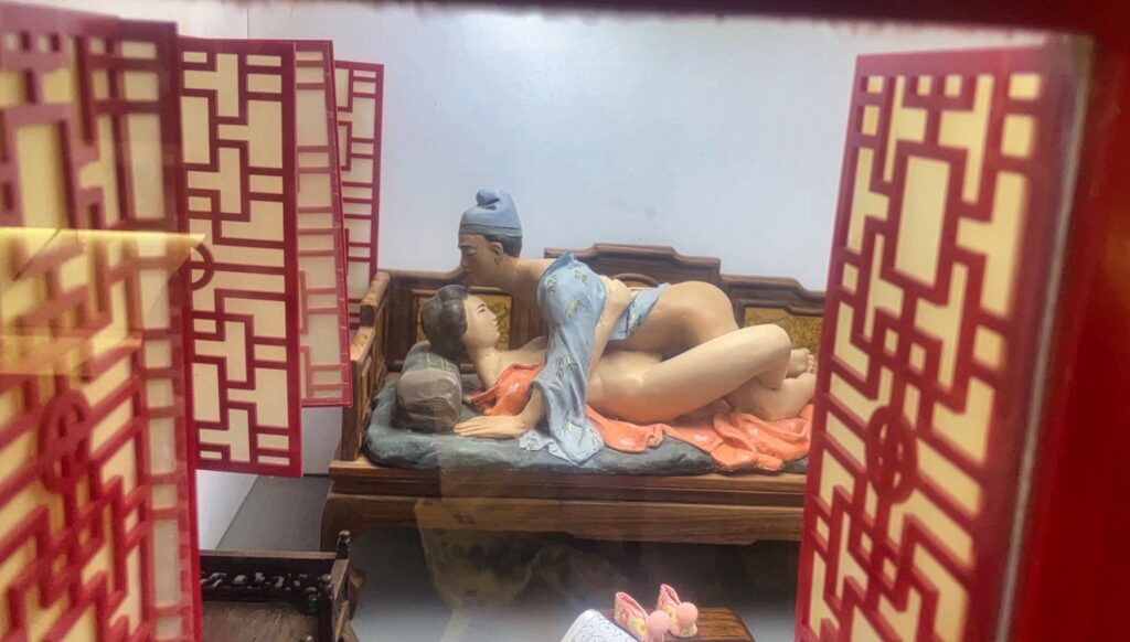 Кунмин в Китай - секс за ин и ян