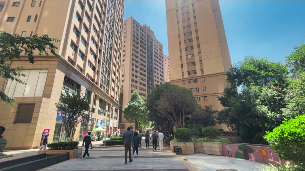 Кунмин в Китай - градски център провинция Юнан