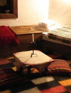 таринни ракли и ръчно тъкани черги – детайли от бита в селото.