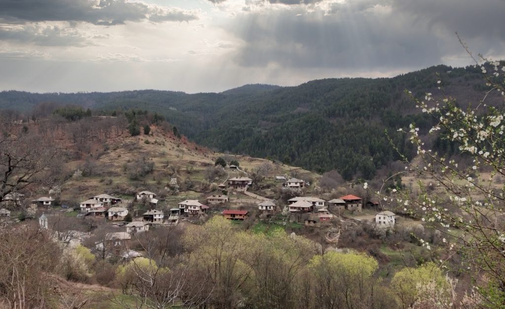 Village traditionnel de Dolen dans les Rhodopes occidentales