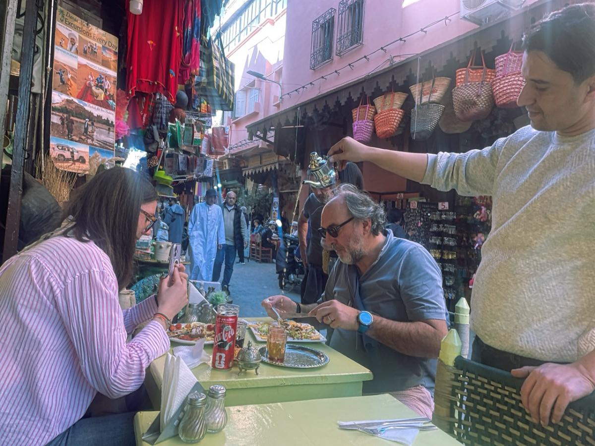  Забележителности на Маракеш - как се пие ментов чай