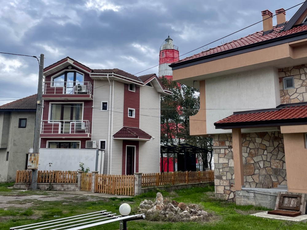 Уютни стаи за настаняване и вили под наем в рибарското селище Кария
